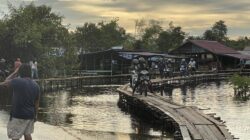 13 Jembatan Gantung di Sintang Putus Akibat Banjir