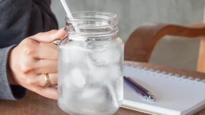 Bahaya Minum Air Dingin saat Cuaca Panas