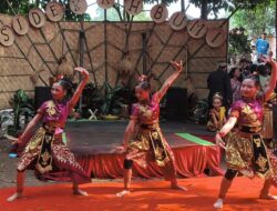 Warga Mulyaharja Bogor Gelar Puncak Sidekah Bumi dan Festival Jajanan Lembur