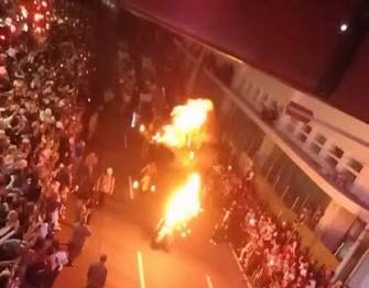 Atraksi Sembur Api di Pawai Obor Purwakarta Berakhir Tragis, Ketua RT Alami Luka Bakar 1 WhatsApp Image 2026 06 16 at 17.53.48