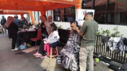 Hari Lansia, LPK Jhon Van Tien Gelar Potong Rambut Gratis di Kota Bogor