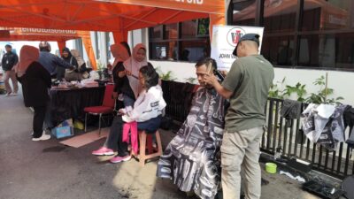 Hari Lansia, LPK Jhon Van Tien Gelar Potong Rambut Gratis di Kota Bogor