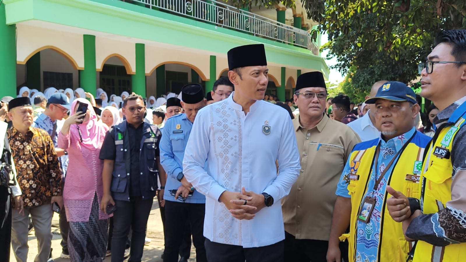 Menko AHY Tinjau MTsN 1 Kota Bogor, Progres Renovasi Capai 95 Persen 1 WhatsApp Image 2026 06 19 at 14.52.56