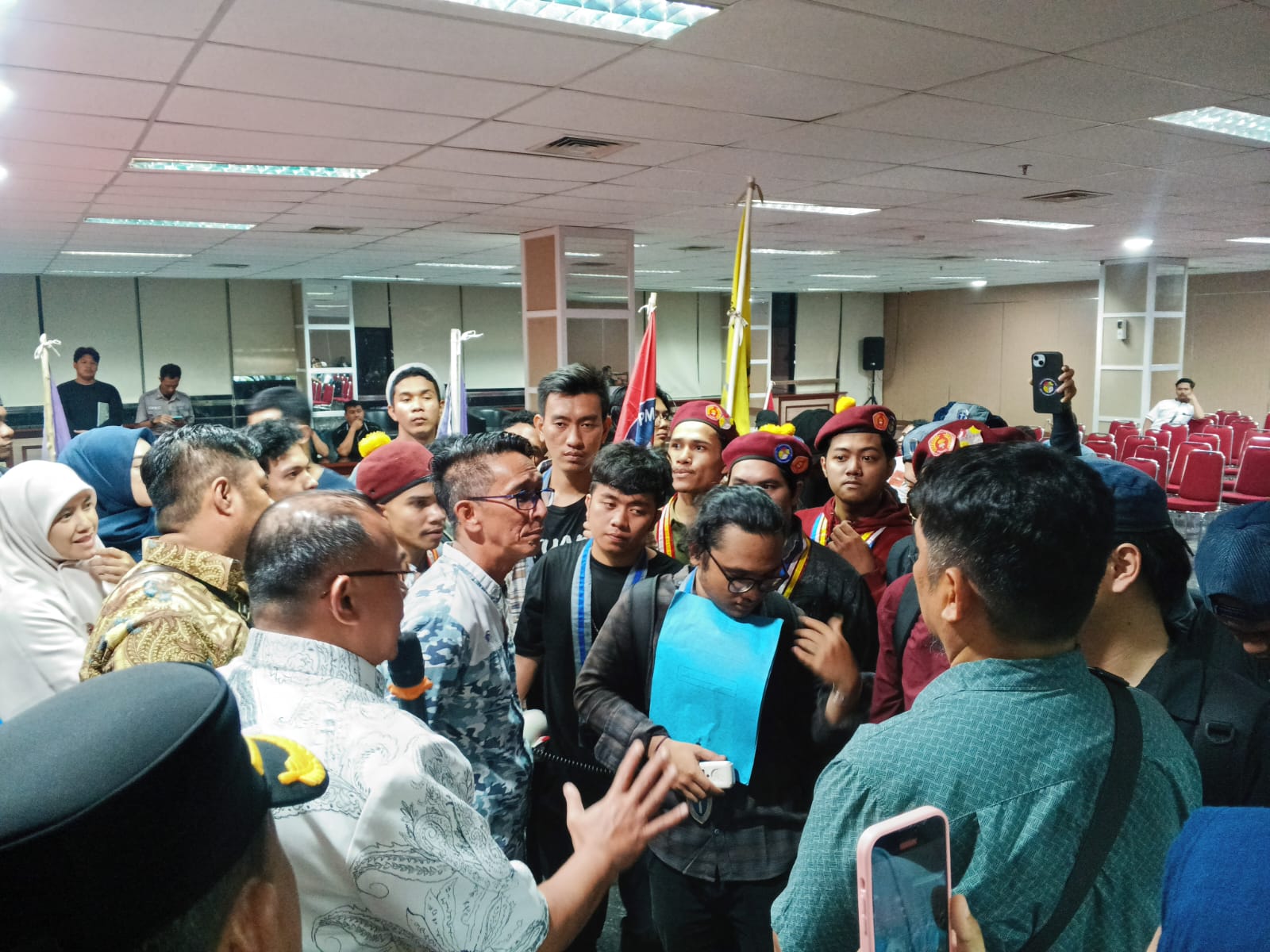 Bawa 8 Tuntutan, GMKI dan PMKRI Desak Evaluasi DPRD Kota Bogor 1 WhatsApp Image 2026 06 20 at 17.36.25
