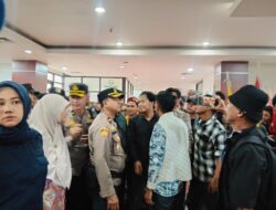 Demo Mahasiswa di DPRD Kota Bogor Ricuh