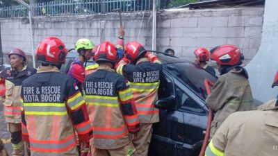 Mobil Terbakar di Depan Minimarket Jalan Pemuda, Kerugian Ditaksir Rp 100 Juta