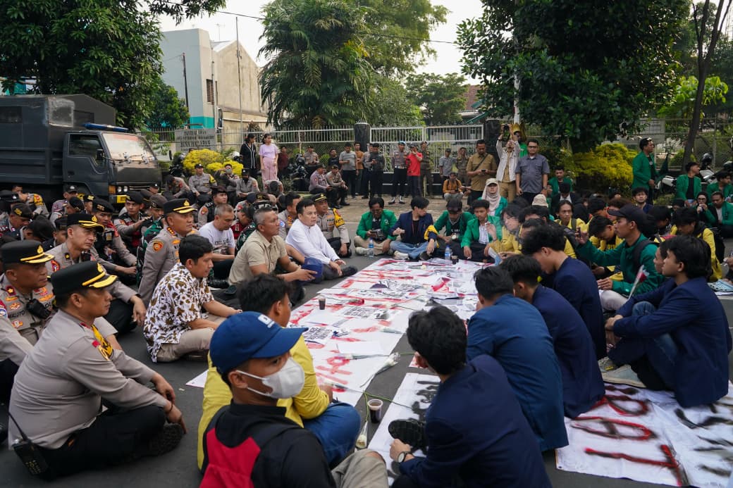 Mahasiswa Turun ke Jalan, DPRD Kota Bogor Komitmen Sampaikan Tuntutan ke Pusat 1 WhatsApp Image 2026 06 23 at 19.28.50