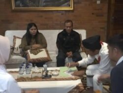 KDM Serahkan Uang Sayembara Rp250 Juta kepada Keluarga Korban Dalam Bentuk Deposito