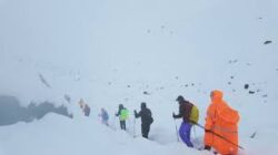 Tujuh Hari Terjebak di Celah Es, Pemandu Nepal Gunung Everest Berhasil Diselamatkan