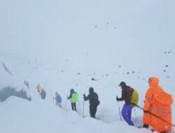 Tujuh Hari Terjebak di Celah Es, Pemandu Nepal Gunung Everest Berhasil Diselamatkan