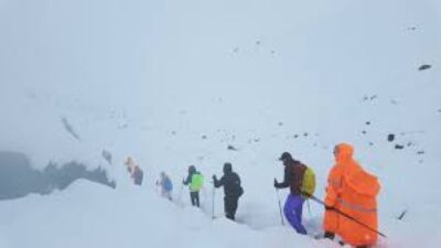 Tujuh Hari Terjebak di Celah Es, Pemandu Nepal Gunung Everest Berhasil Diselamatkan