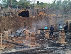 70 Rumah Ludes Terbakar, Ratusan Warga Kampung Adat Ciptamulya Sukabumi Mengungsi