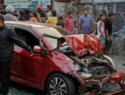 Brio Merah Diduga Hilang Kendali, Enam Kendaraan Terlibat Tabrakan Beruntun di Kebon Pedes