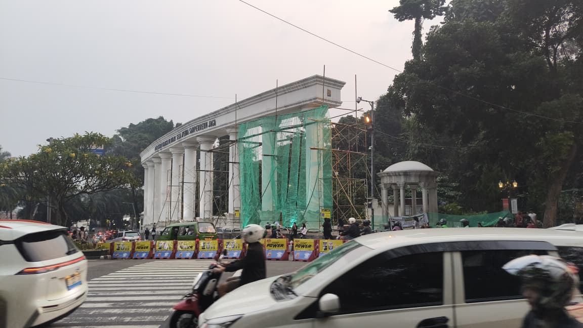 Tiang Lawang Salapan Bogor Diperbaiki dan Dicat Ulang 1 WhatsApp Image 2026 07 06 at 18.36.36