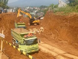 Tinjau Proyek Batutulis, Jaenal Mutaqin Pastikan Pengerjaan Sesuai Target