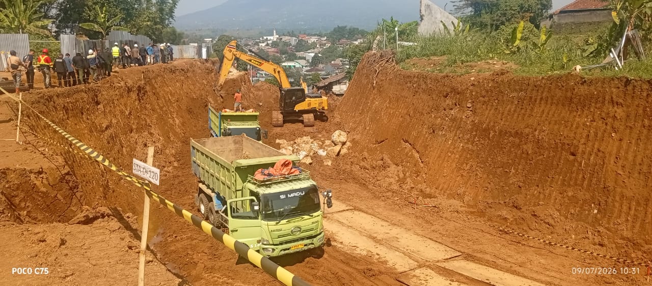 Tinjau Proyek Batutulis, Jaenal Mutaqin Pastikan Pengerjaan Sesuai Target 1 WhatsApp Image 2026 07 09 at 14.14.28