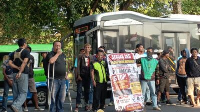 Gerakan Pemuda Abdi Rakyat Sejati Demo Proyek Gene Bank