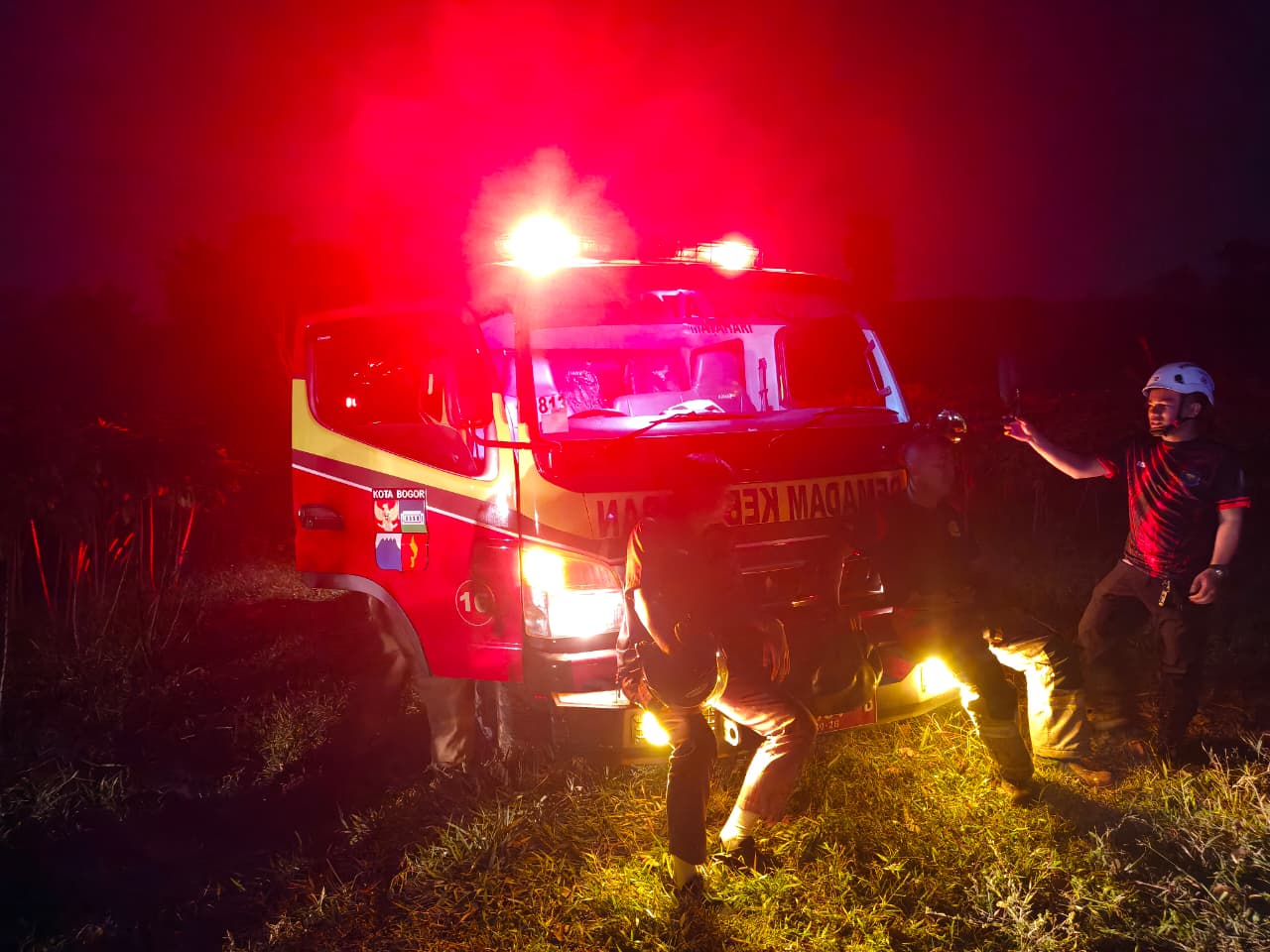 Alang-alang di Gunung Wangun Bogor Selatan Terbakar 1 WhatsApp Image 2026 07 13 at 21.01.23