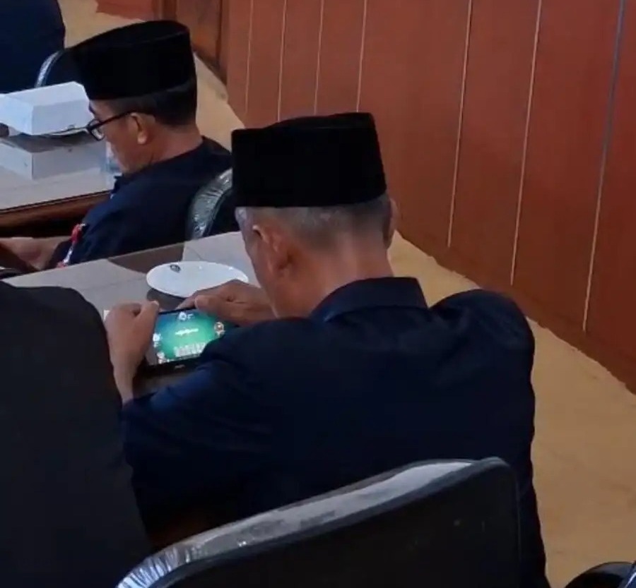 Heboh Video Pejabat Main Game Saat Rapat Paripurna, DPRD Madiun Beri Klarifikasi 1 WhatsApp Image 2026 07 18 at 16.13.29