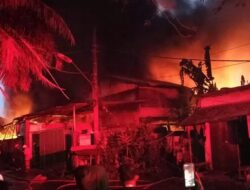 Pabrik Dupa di Tangerang Kebakaran, Tiga Rumah Warga dan Motor Ikut Terbakar