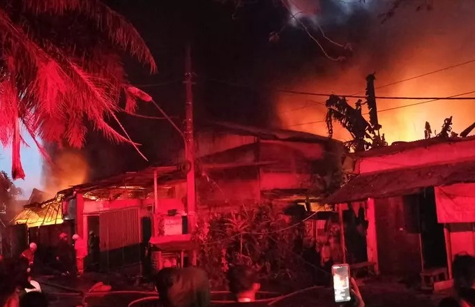 Pabrik Dupa di Tangerang Kebakaran, Tiga Rumah Warga dan Motor Ikut Terbakar 1 WhatsApp Image 2026 07 20 at 23.11.05