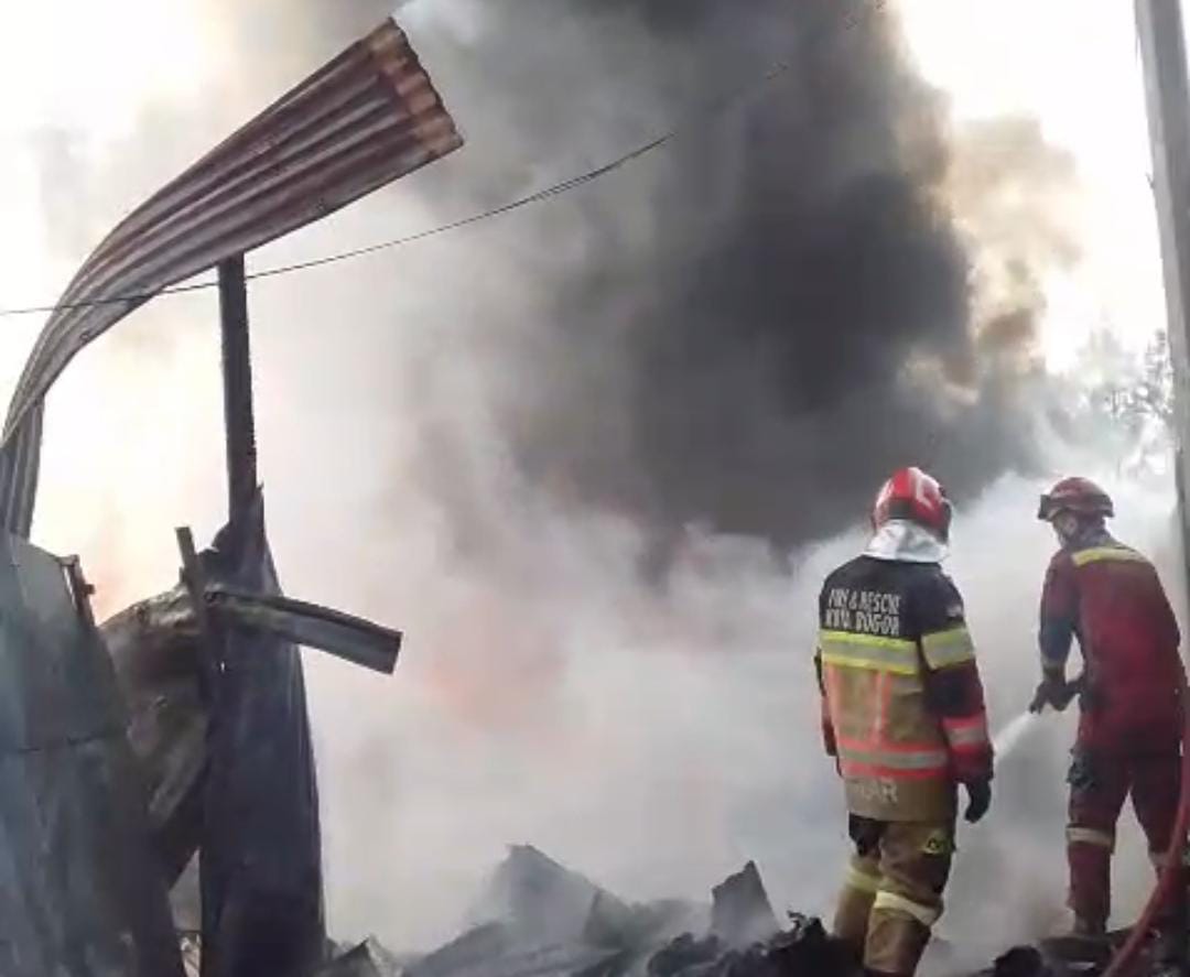 Lapak Ronsongkan di Bogor Terbakar Akibat Korsleting Listrik 1 WhatsApp Image 2026 07 29 at 13.18.58