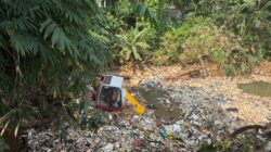 Sampah Menumpuk di Kali Baru, Kulkas hingga Kasur Ditemukan