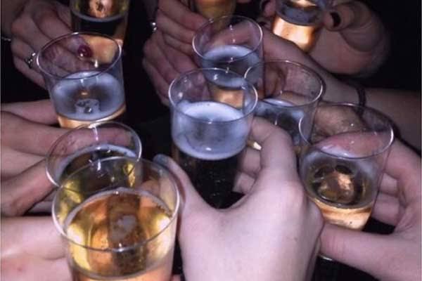 Nenek 96 Tahun Viral Usai Gelar Pesta Miras di Panti Jompo, Kini Terancam Diusir 1 images 11