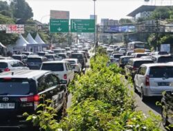 32 Ribu Kendaraan Padati Jalur Puncak saat Libur Sekolah, Polisi Berlakukan Sistem One Way