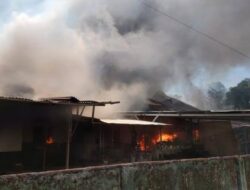 Kebakaran Melanda Asrama Personel TNI Rindam XIV Hasanuddin di Gowa, Enam Rumah Terdampak