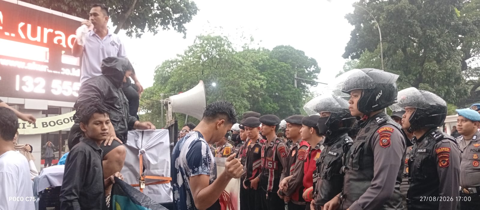 Bawa 9 Tuntutan, Mahasiswa Demo di Istana Bogor
