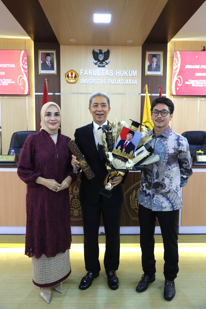 Dedie Rachim Raih Gelar Doktor Ilmu Hukum, Dorong Sentralisasi Data Nasional Perkuat Kebijakan 4 1001604326