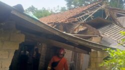 Atap Rumah Ambruk di Bogor, 2 Keluarga Terdampak