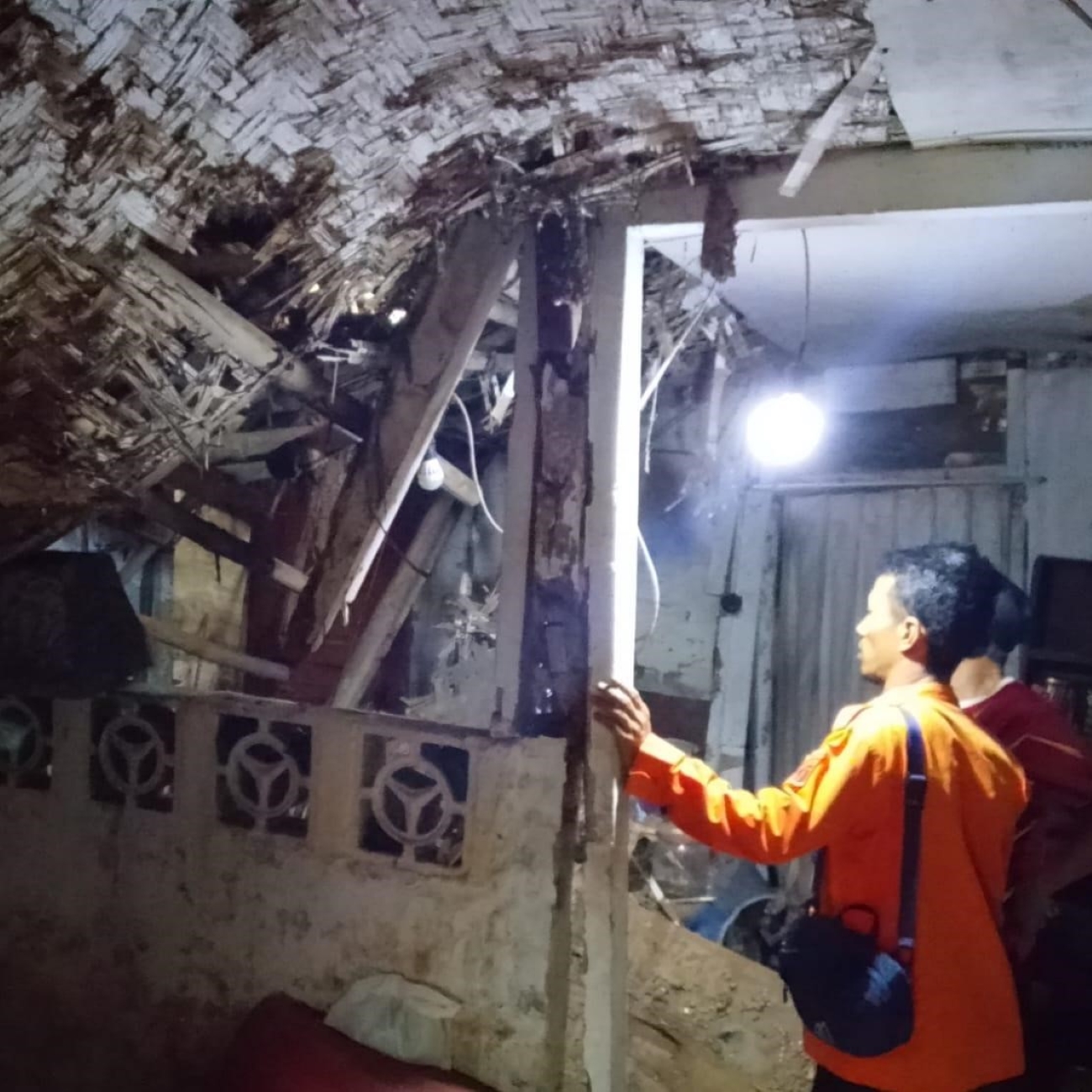 BPBD Kota Bogor melakukan asesmen rumah terdampak atap ambruk