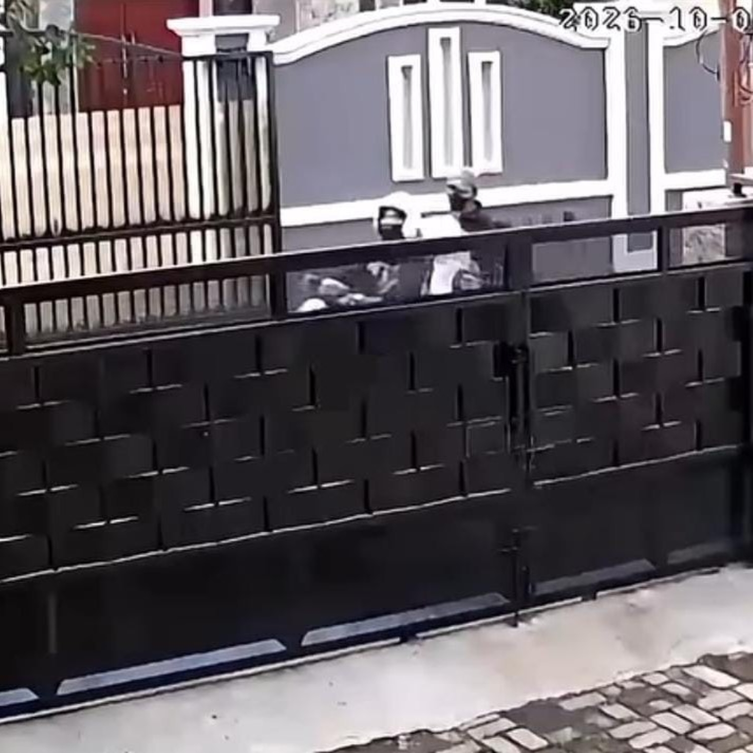 Terekam CCTV, Pelajar SMA di Bogor Dijambret hingga Terjatuh 1 WhatsApp Image 2026 10 11 at 18.22.32