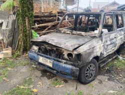 Mobil Kijang Angkut 8 Jeriken Bensin Terbakar di Bogor, 2 Orang Luka Bakar