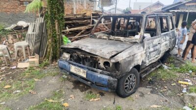 Mobil Kijang Angkut 8 Jeriken Bensin Terbakar di Bogor, 2 Orang Luka Bakar