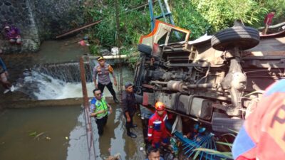 Bus Pariwisata Masuk Jurang di Ciawi, Sopir Berusia 71 Tahun Meninggal Dunia