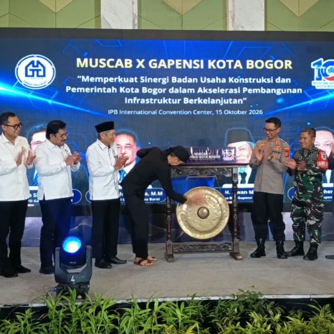 Wali Kota Bogor Dedie A. Rachim menyampaikan strategi pembiayaan pembangunan infrastruktur dalam Muscab X Gapensi Kota Bogor di IPB International Convention Center.