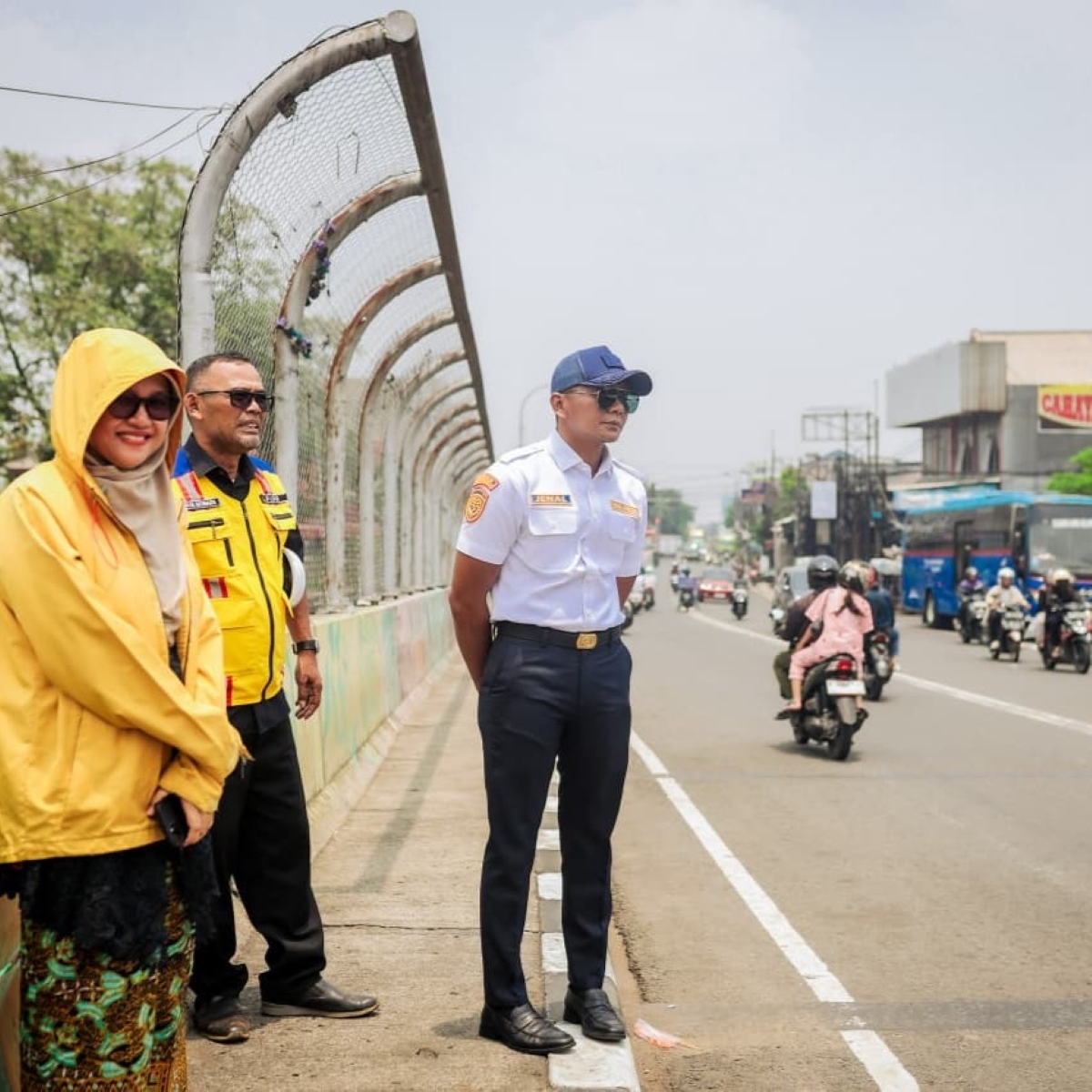 Wakil Wali Kota Bogor Jenal Mutaqin memimpin inspeksi penataan Simpang Ciawi untuk menertibkan PKL, mengatur bus, dan mengatasi pelanggaran lalu lintas.