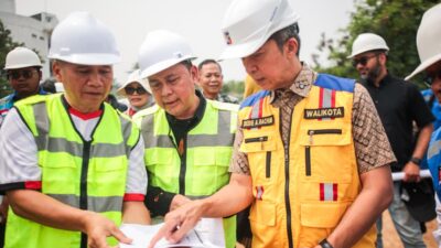 Wali Kota Bogor Dedie A. Rachim meninjau pembangunan GOM Bogor Barat di Kelurahan Cilendek Barat pada 16 Oktober 2026.