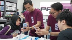 30 Pembeli Pertama iPhone 18 Pro di hello Store Berburu Hadiah 6 Antusiasme pelanggan saat penjualan perdana iPhone 18 Pro dan iPhone 18 Pro Max di hello Store Grand Indonesia pada 16 Oktober 2026.