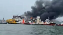 KMP Batumandi Terbakar di Perairan Merak, Penumpang Dievakuasi