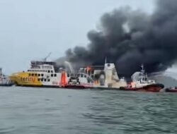 KMP Batumandi Terbakar di Perairan Merak, Penumpang Dievakuasi