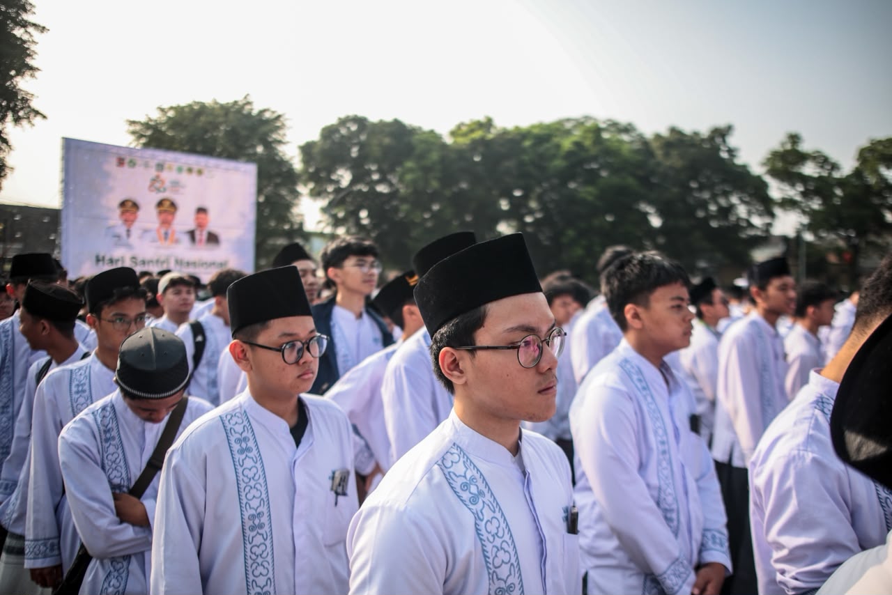 Wali Kota Bogor Dedie A. Rachim memimpin Peringatan Hari Santri Nasional 2026 di Lapangan Kresna, Bantarjati, Bogor Utara.