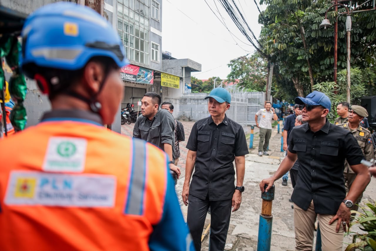 Dedie A. Rachim dan Jenal Mutaqin meninjau penertiban PKL, angkot ngetem, dan parkir liar di sejumlah ruas jalan Kota Bogor.