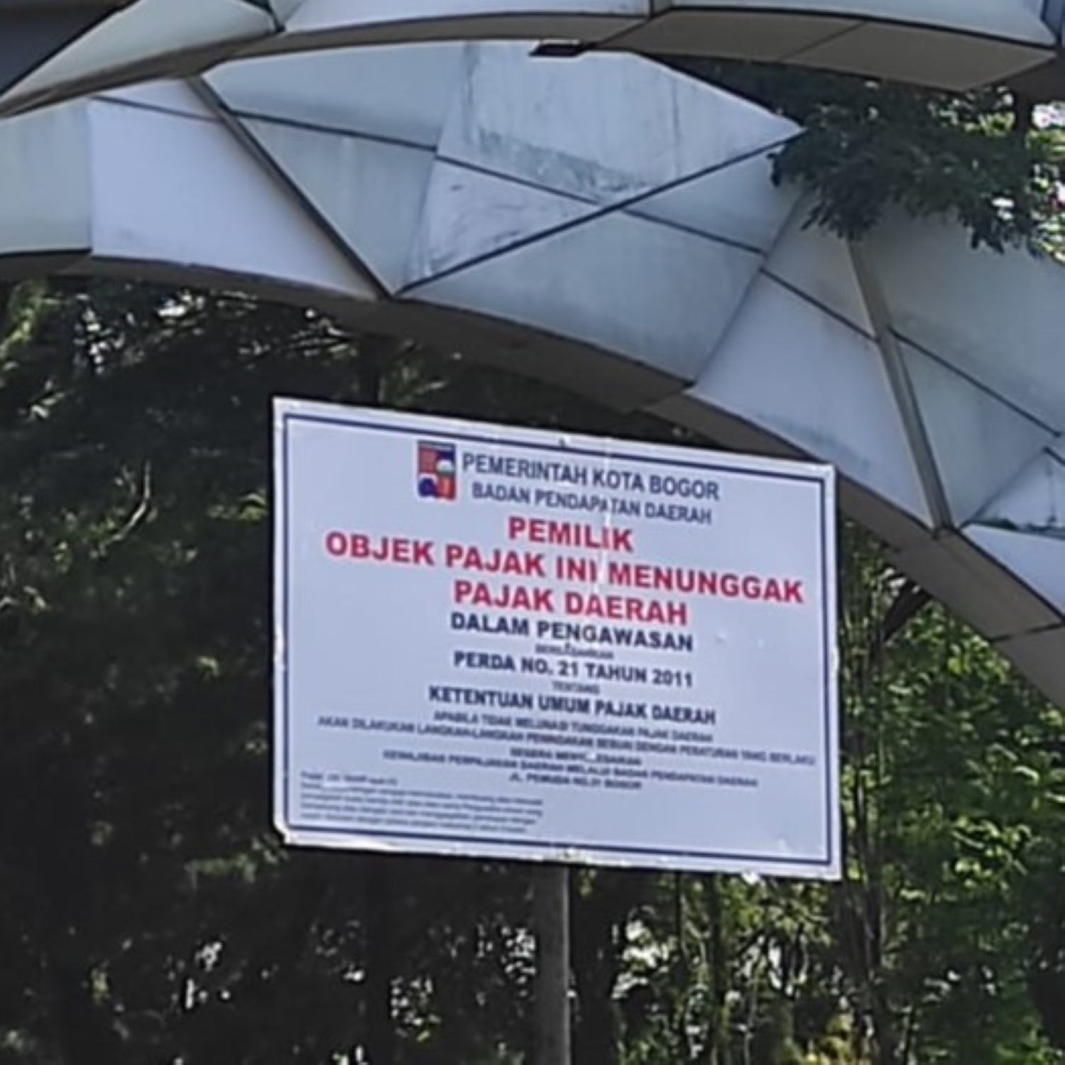 Tunggakan PBB Rp767 Juta, Plang Peringatan Terpasang di Tamansari Cyber Residence 1 WhatsApp Image 2026 10 24 at 08.08.10