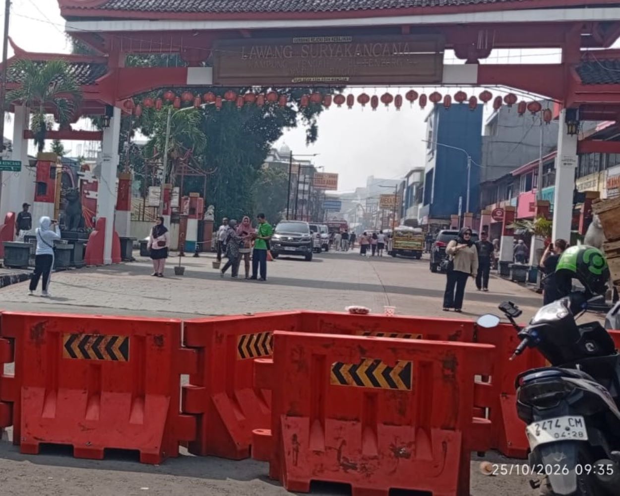 Kondisi kawasan Jalan Suryakencana, Kota Bogor, setelah kebakaran tiga ruko yang berdampak pada akses lalu lintas dan parkir pengunjung.