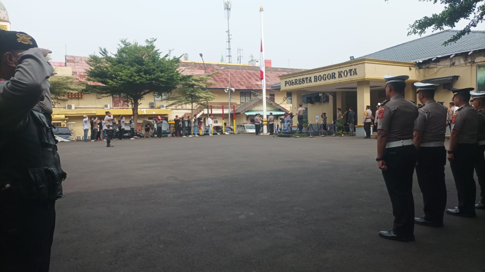 Operasi Patuh Lodaya 2026 di Bogor: Polisi Bagikan Helm Gratis untuk Anak, Ini Sasarannya 2 WhatsApp Image 2026 10 28 at 15.42.22
