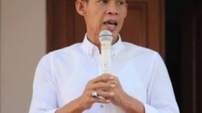 Jaro Ade Tegaskan Taat Hukum Usai Dipanggil KPK, Pemeriksaan Dijadwalkan 29 Oktober 8 Wakil Bupati Bogor Ade Ruhandi alias Jaro Ade memberikan keterangan kepada wartawan terkait pemanggilan sebagai saksi oleh KPK.